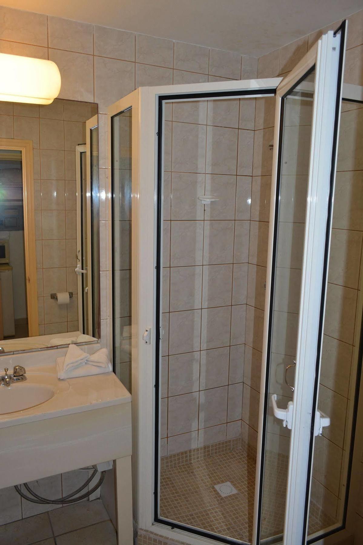 Travel Inn Hotel Simpson Bay Buitenkant foto