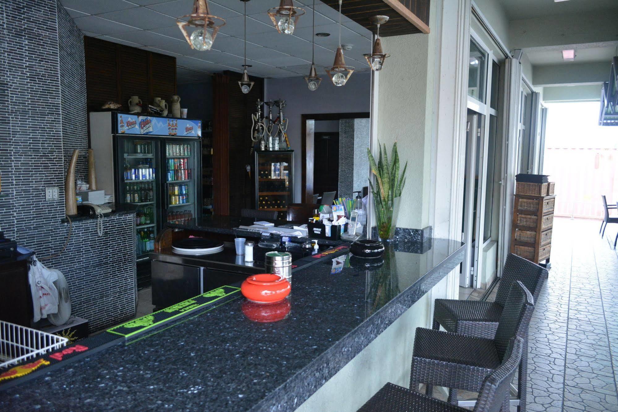 Travel Inn Hotel Simpson Bay Buitenkant foto