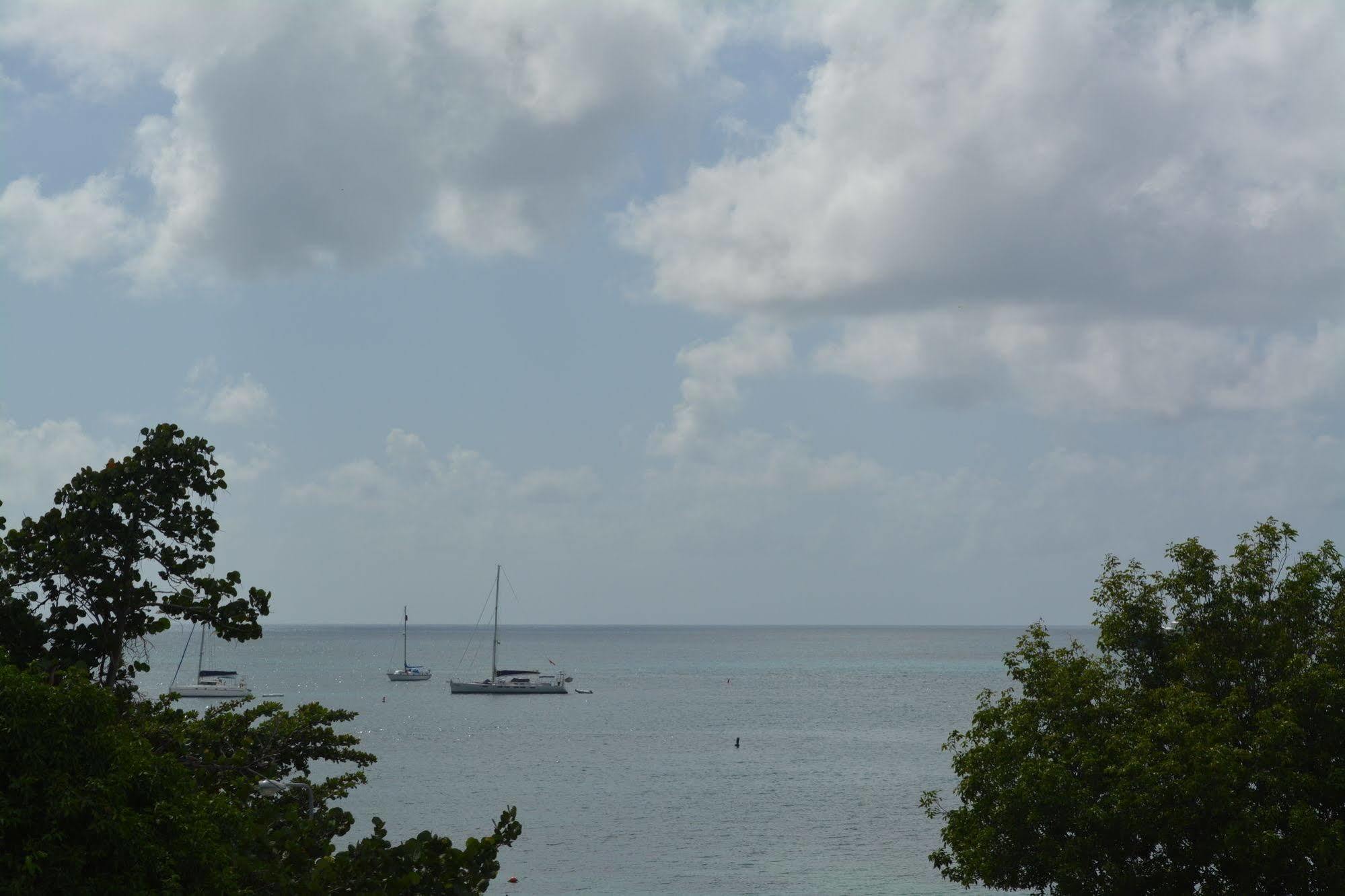 Travel Inn Hotel Simpson Bay Buitenkant foto