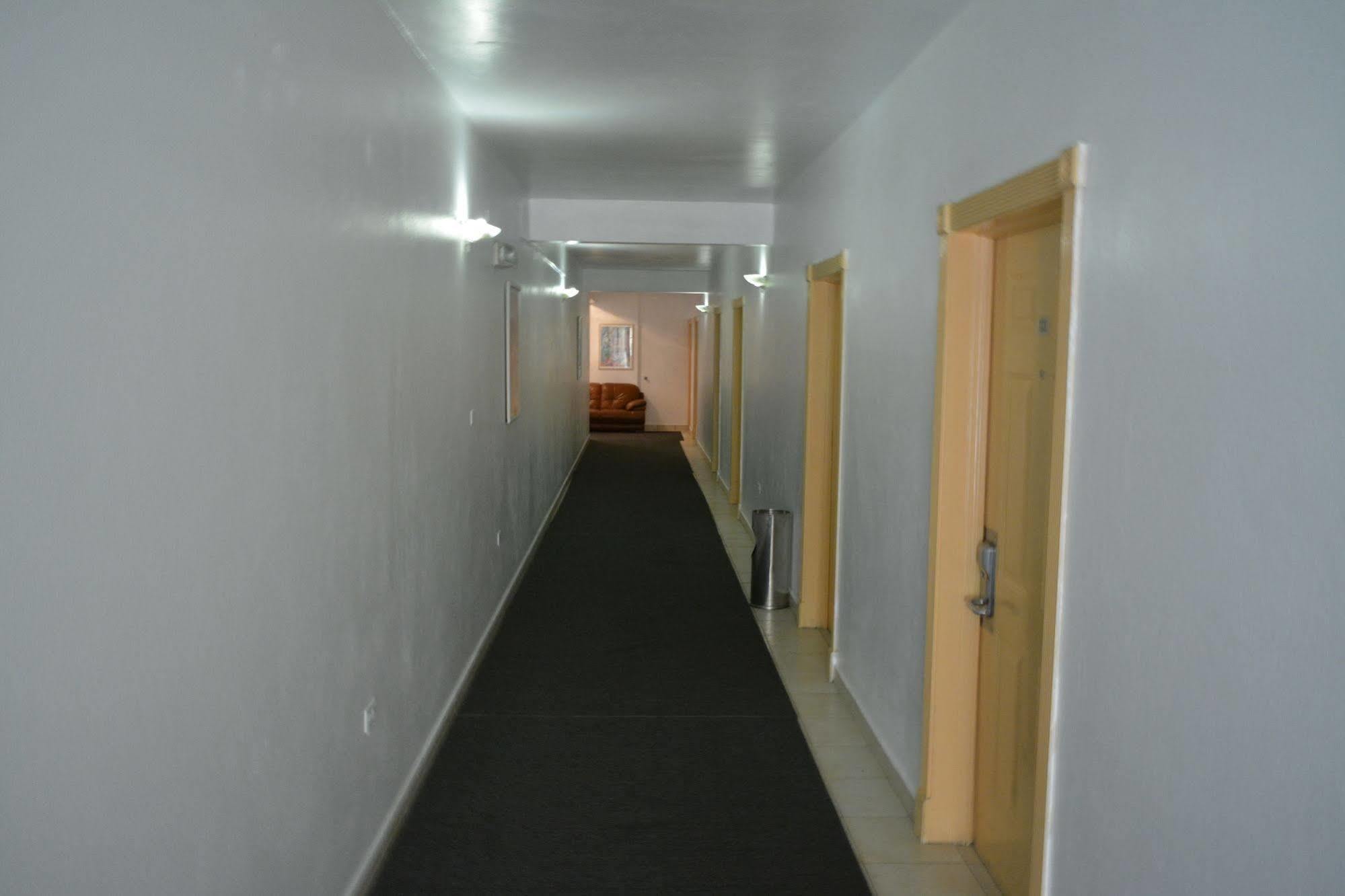 Travel Inn Hotel Simpson Bay Buitenkant foto