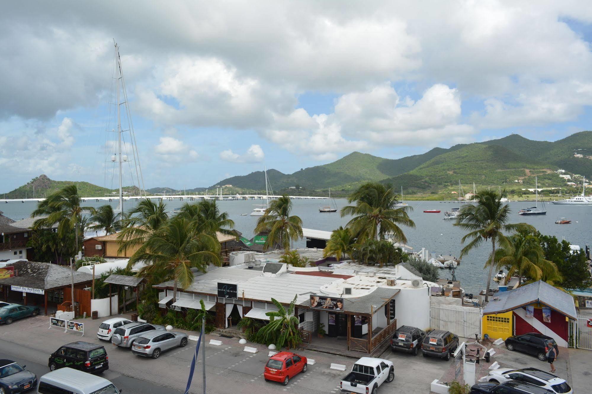 Travel Inn Hotel Simpson Bay Buitenkant foto